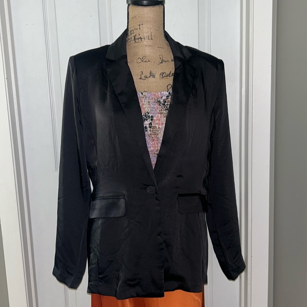New with tags on. Rachel Zoe blazer.